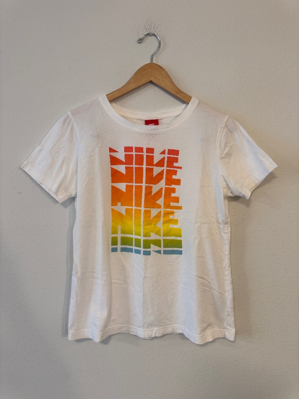 Nike Men's M White Multicolor Gradient Graphic Cotton Crewneck T-Shirt